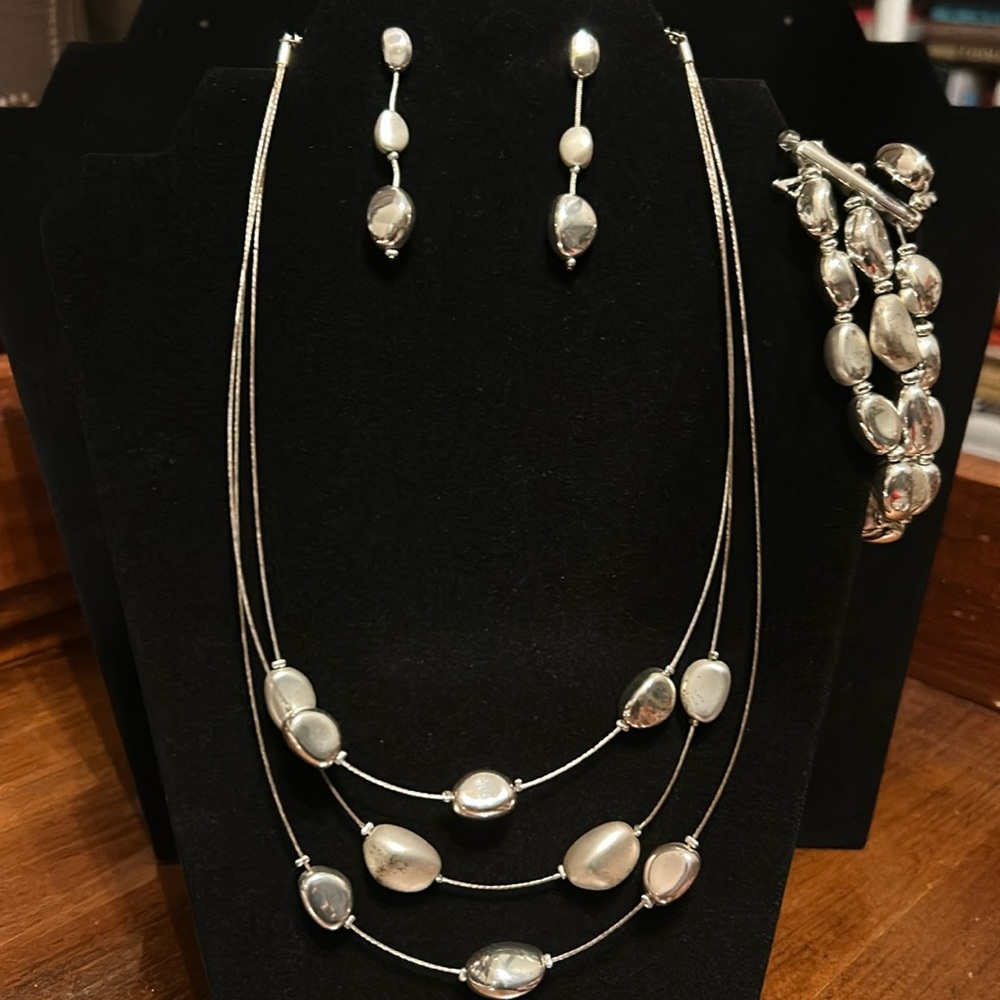 Vintage Silver & White Set w/ 3 Strand Wire Necklace, Bracelet & Earrings.